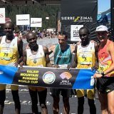 Kilian Jornet, entouré par les autres membres du Top 5 de la course Sierre-Zinal 2024